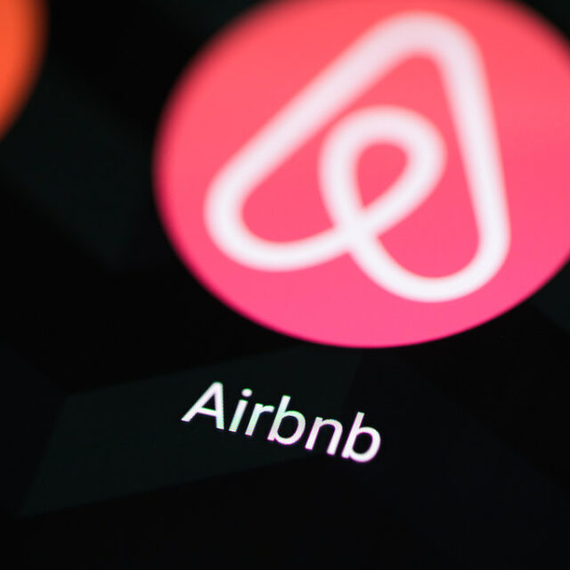 The Ultimate Guide to the 12 Best Short-Term Rental & Airbnb Apps for Hosts in 2024